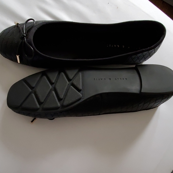 Shoes - Picture 4 of 8